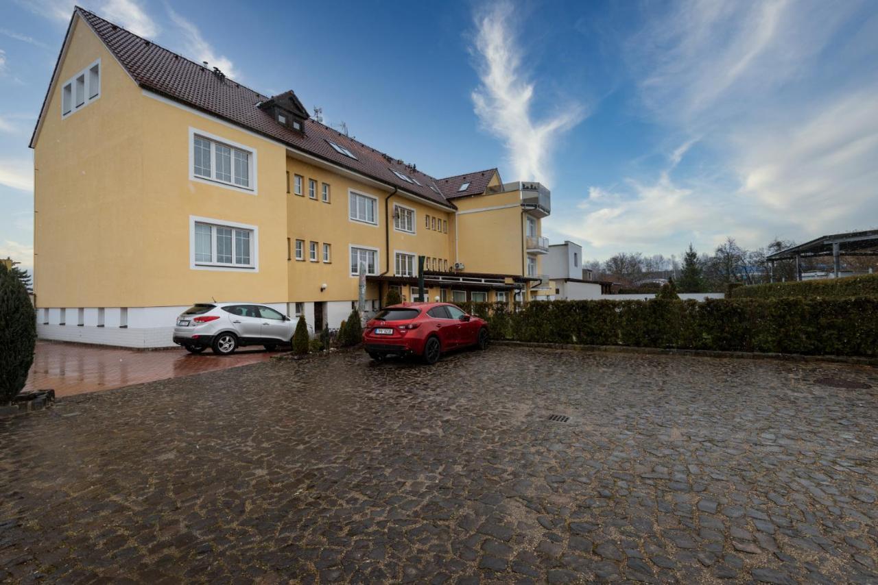 Pension U Mydlaru Mnichovo Hradiště Buitenkant foto